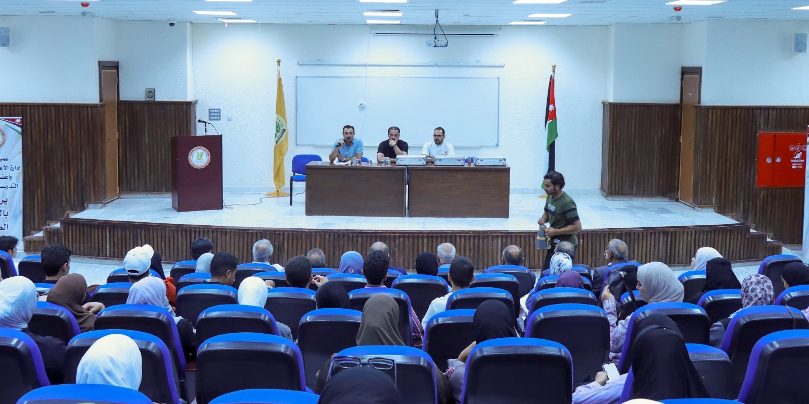  ندوة بعنوان 